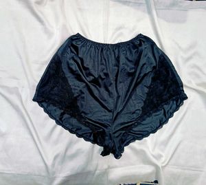 🇳🇿💫🎀Black lace shorts