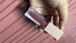Maybelline Lifter Gloss - Petal