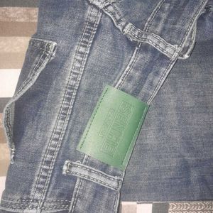 on sale !!! cute crop top and jeans