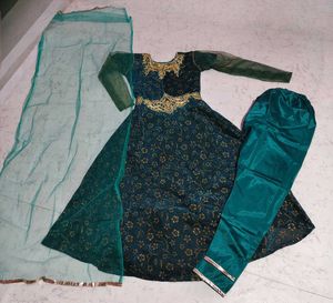 Today&#39;s Sell 🎉🎉🎉 Teal Embroidered Anarkali Suit