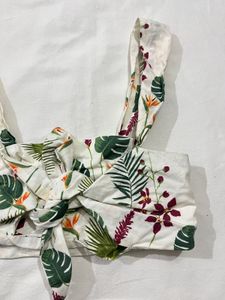 leaf and flower print crop top with side zipper