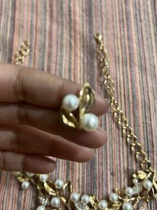 Elegant Pearl &amp; Crystal Necklace Set