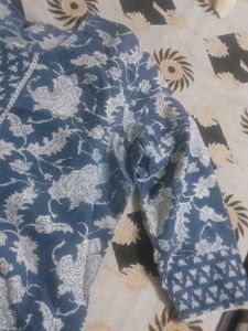 Blue &amp; White Floral Kurta
