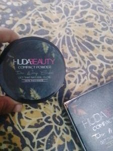 Huda Beauty Compaq