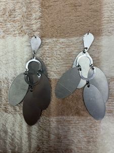 Jewellery Set: Earrings,bracelet &amp; black chokar