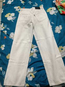 white  Jeans