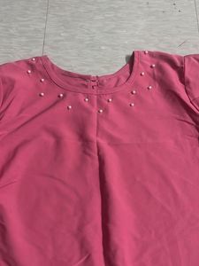 pink top