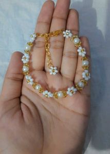 🌟 Floral Pearl Beaded Bracelet ✨️