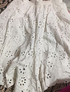 Mini White Skit