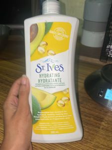 St Ives Hydrating Hydrantate Body Lotion