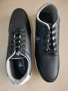 Size 9 Trendy Sneakers