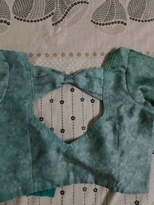 Beautiful Printed Saree With Blouse