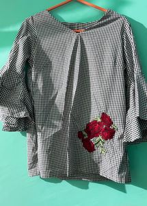 Pluss Women White, Black Checkered Cotton Blend