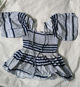 H&amp;M Stretchable Top