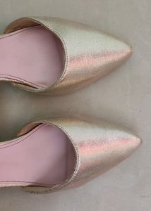 Carlton London Golden Heels