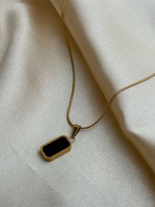 Black-White Reversible Pendant Neckchain