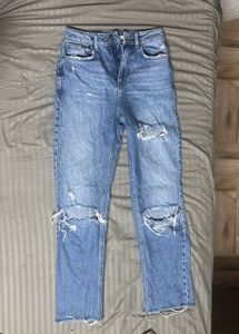 RIPPED JEANS