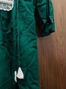 Discover this elegant emerald green kurta featurin