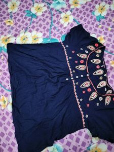 Hand Embroidered 🪡 Floral 🌺💐 Top