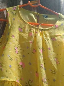 Iam Selling a Yellow Pretty Dress From Trends