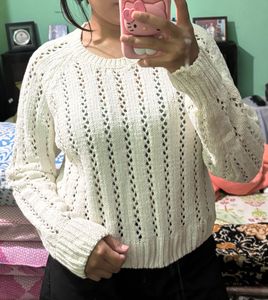 trendy white sweater ☕️