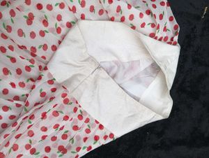 Apple Print White Skirt