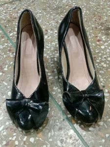 Black Glossy Heels Bellies