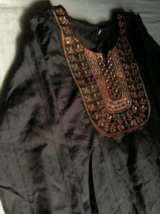 Black Suit With Maroon Duppatta