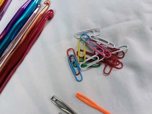 Crochet Kit, 12 Hooks, Yarn Needles, Marker..