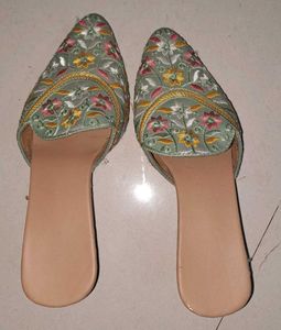 Embroidered Pointed Toe Mules
