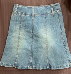 Vintage-style flared denim skirt