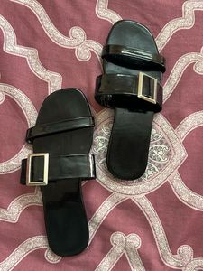Chic Plack Glossy Flats