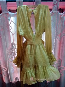 Deep Cut Long Sleeves