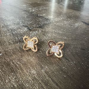 One Pendant Set Along With 4 Pairs Earrings