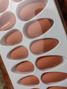 SAVNI Premium Press-On Nails - 24 pc Set