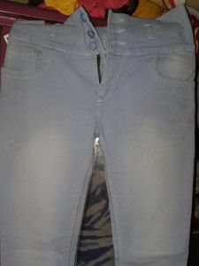 Women&#39;s Light Blue High-Waist Skinny Fit Jeans