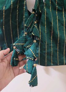 Green Colour Paded Blouse With Stich Sleeves