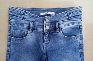 Light Wash Skinny Jeans - Women