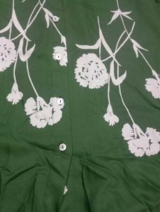 Floral Print Green Top - XS size
