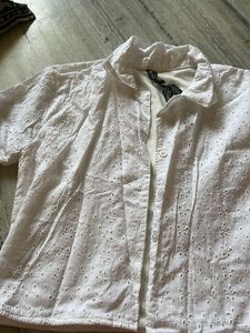white shirt short