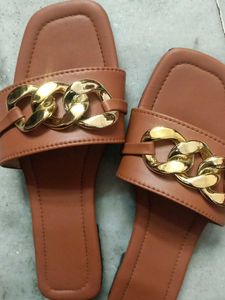 Chic Brown Chain Flats