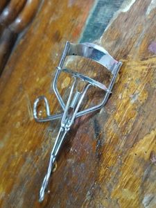 Eyelash Curler - Beauty Tool