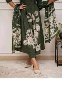 Introducing the stunning Suyash Women Rayon Floral