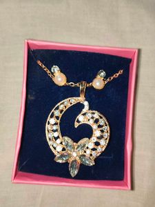 Indo - Western Modern Dimond Pandant Set