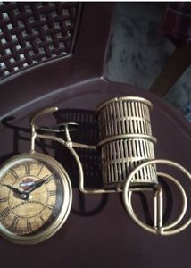 Metal showpiece