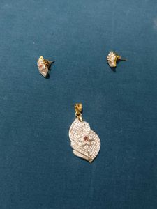 Brand New Pendent Set