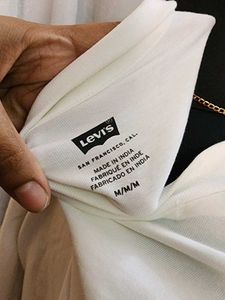 Levi&#39;s Dropshoulder Tshirt