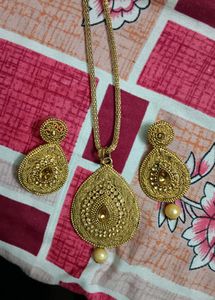 Elegant Gold-toned Jewelry Set