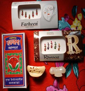 Women&#39;s Bindi, Hair Clips And Alta