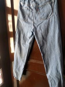 loose fit straight blue jeans